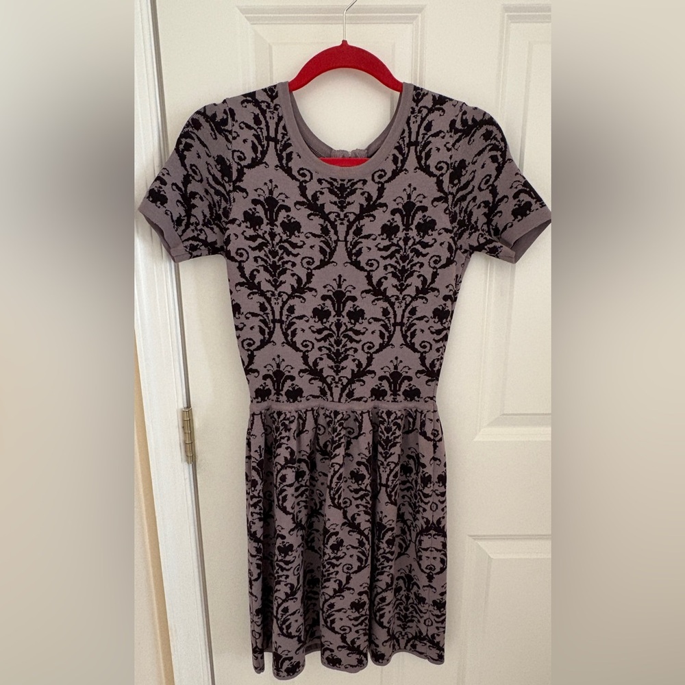 Romeo + Juliet Couture Size Small Knit dress Black & Stone (gray) EUC